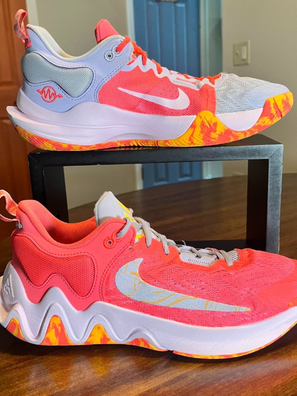 Nike Men's Giannis Immortality 2 in Hot Punch Mismatched Colorway Size 10.5 - Picture 2 of 6